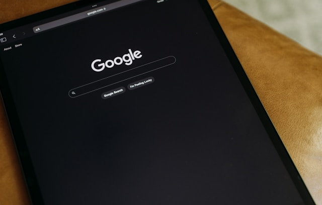 tablet mostrando un buscador web